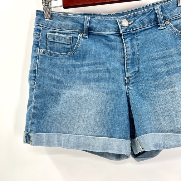 NEW YORK & COMPANY Denim Blue Women's Shorts Size 10 - Picture 3 of 12